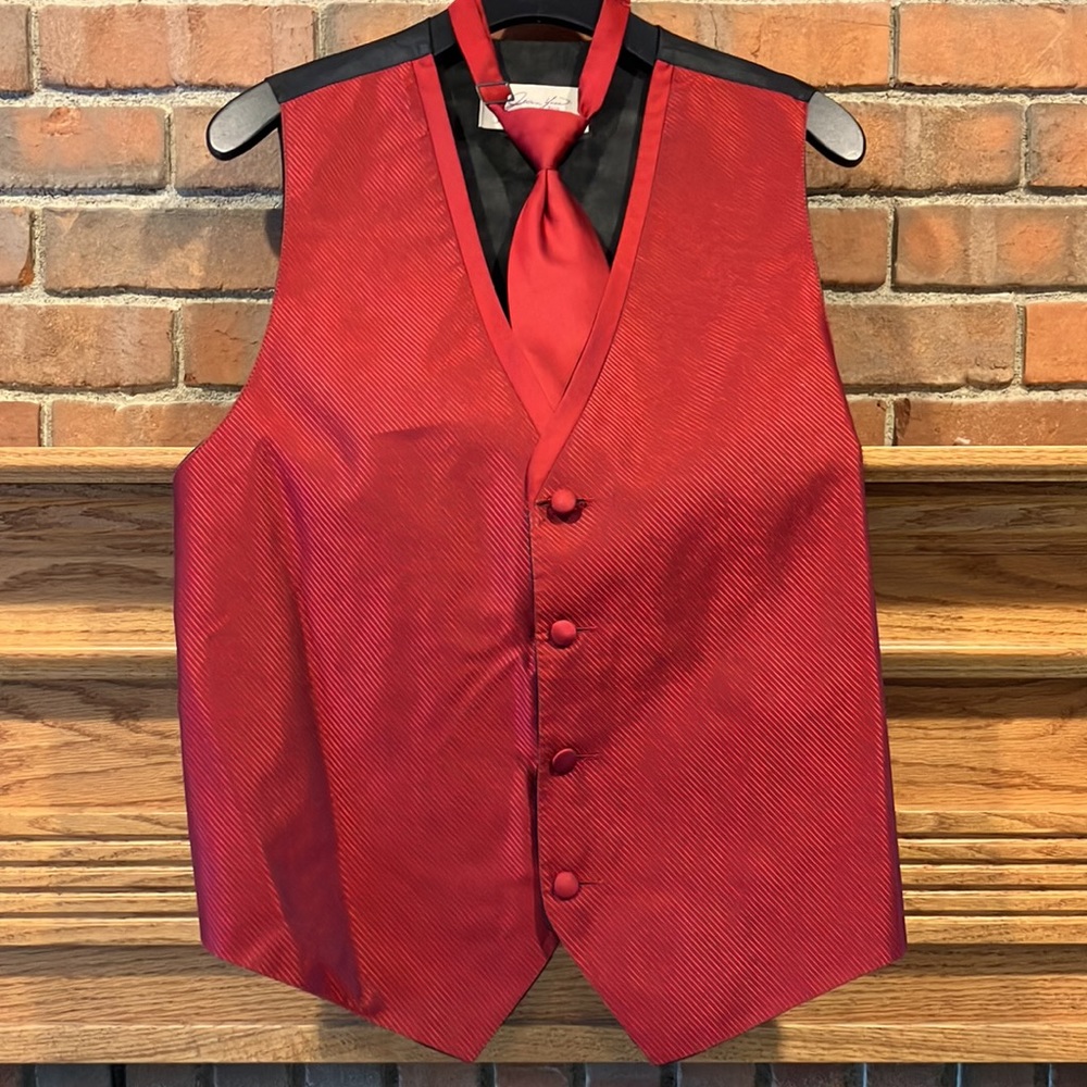 EUC sz M Jean Yves red satin 4 button vest with tie
